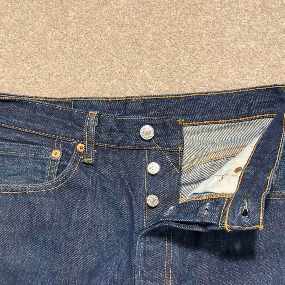Levi's 501 Jeans Mens 32x32 actual (31x30) Dark Wash Blue Button Fly Denim - Picture 4 of 8